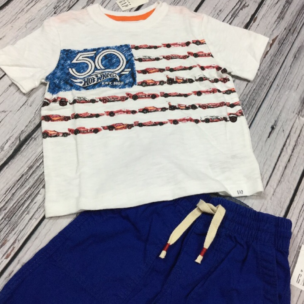 Gap Boys 12-18M Hot Wheels Top & Shorts - Picture 3 of 5